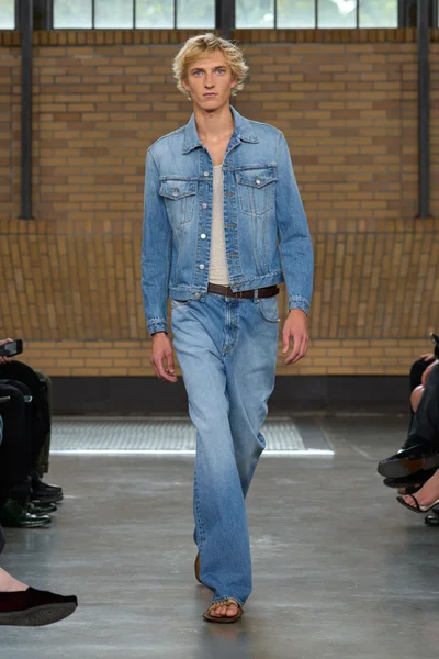 Look 46